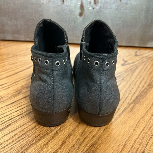 Minnetonka | Brenna Distressed Suede Booties - Picture 12 of 15